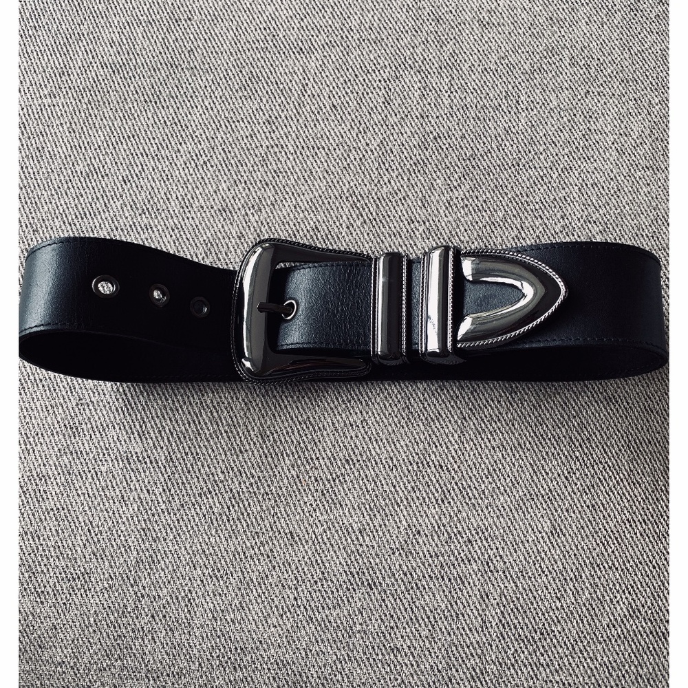 - NEW DUNDAS X REVOLVE Black Belt AX5 - Picture 3 of 9